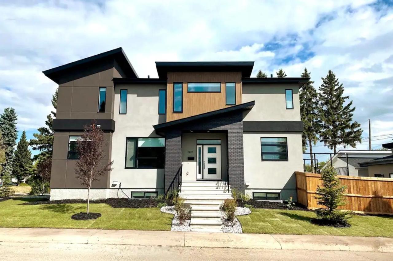 Bright Modern Home - King Bed - Free Parking - Fireplace - Fast Wi-Fi - Free Netflix Edmonton Exterior photo